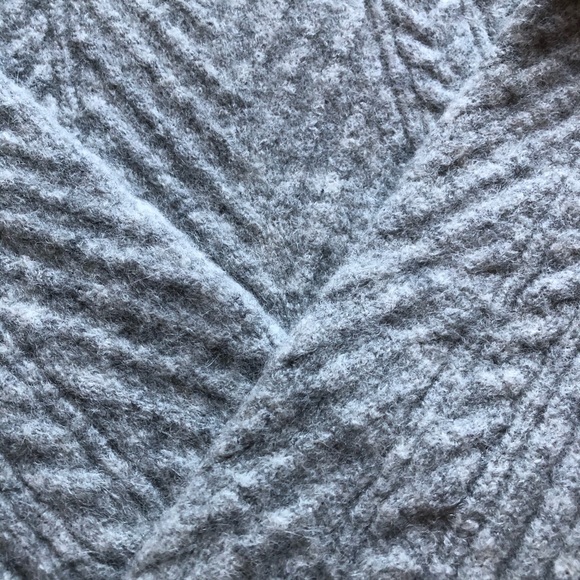 CLUB MONACO Grey cable knit sweater - Picture 3 of 8